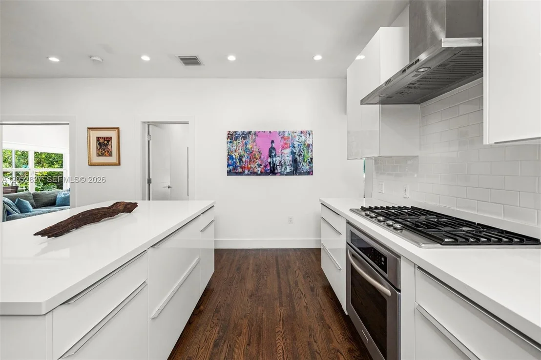 Photo of 9172 Carlyle Ave