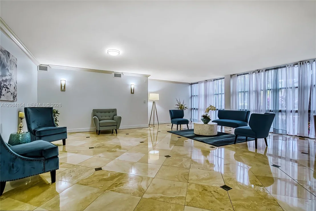 Photo of Unit 901 at 800 Parkview Dr
