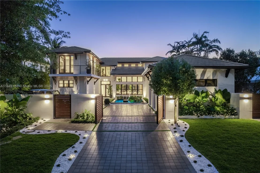 Photo of 4241 Palm Ln