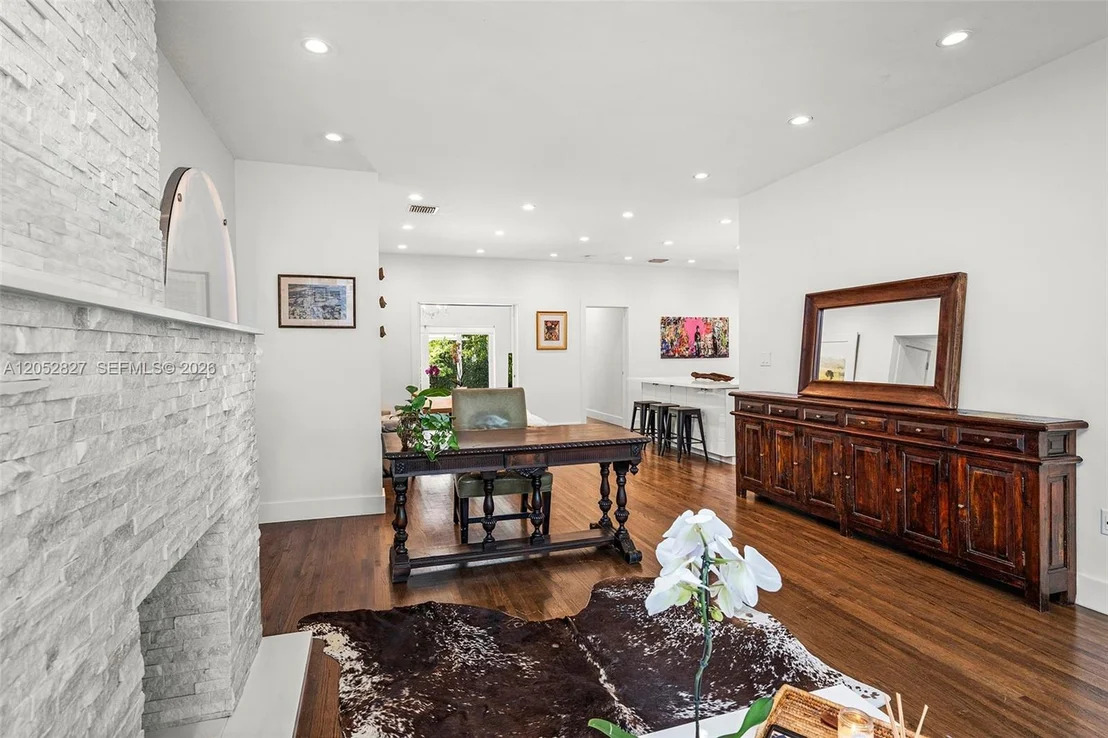 Photo of 9172 Carlyle Ave