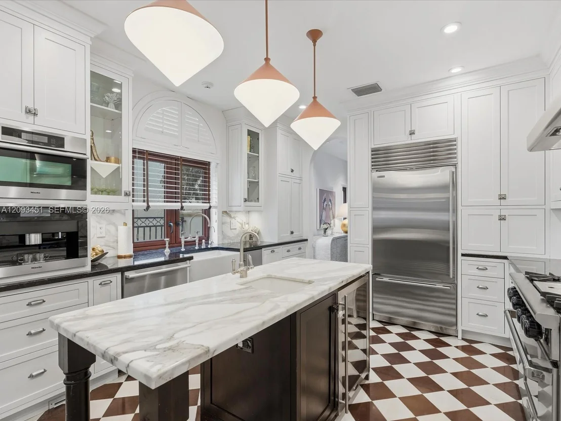 Photo of 421 Sarto Ave
