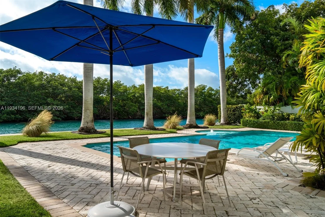 Photo of 100 Cape Florida Dr