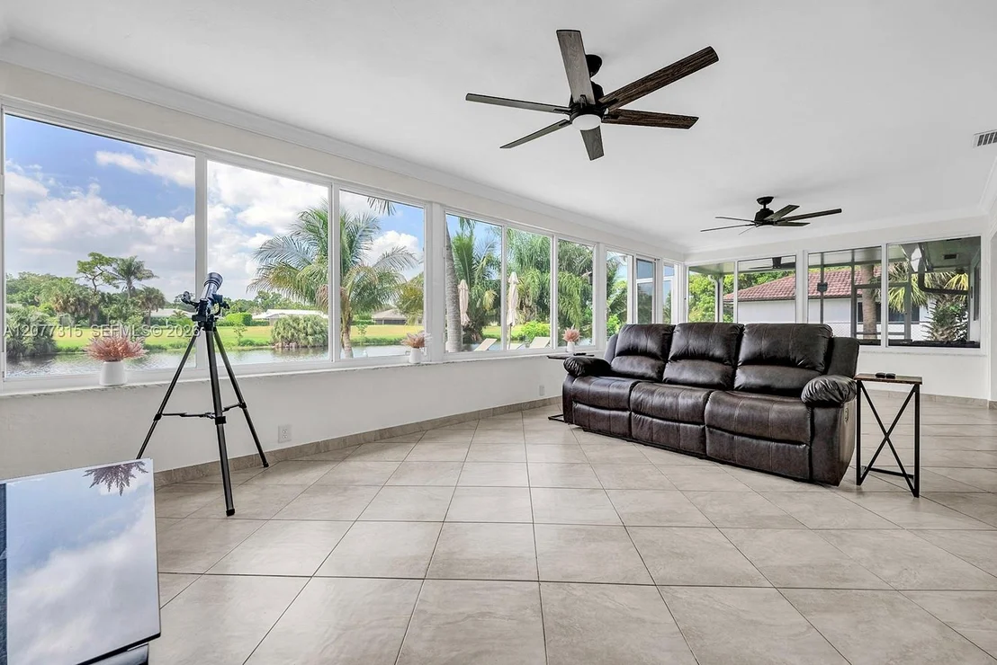Photo of 3324 Lakeview Blvd