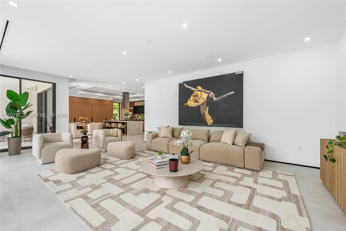 Photo of 2096 Alamanda Dr