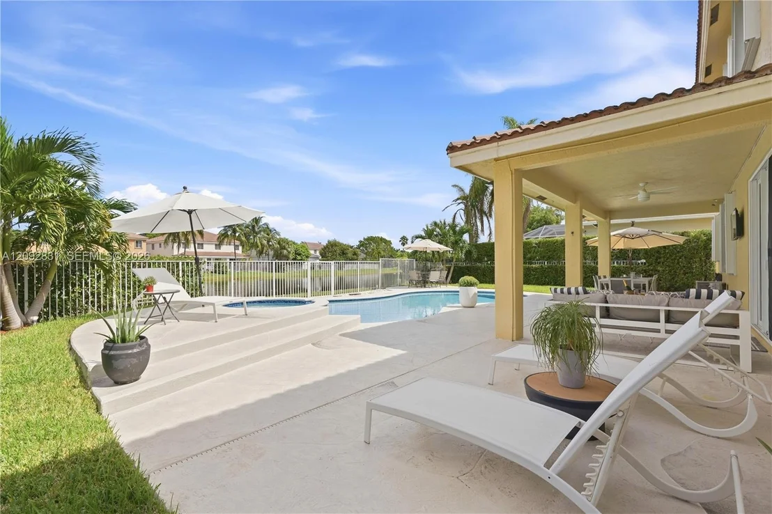 Photo of 1612 Blue Jay Cir