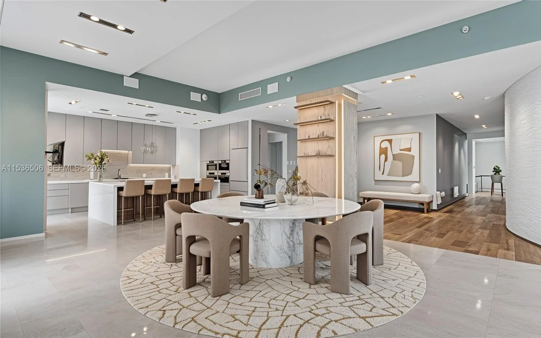 Photo of Unit 1002 at 900 Brickell Key Blvd
