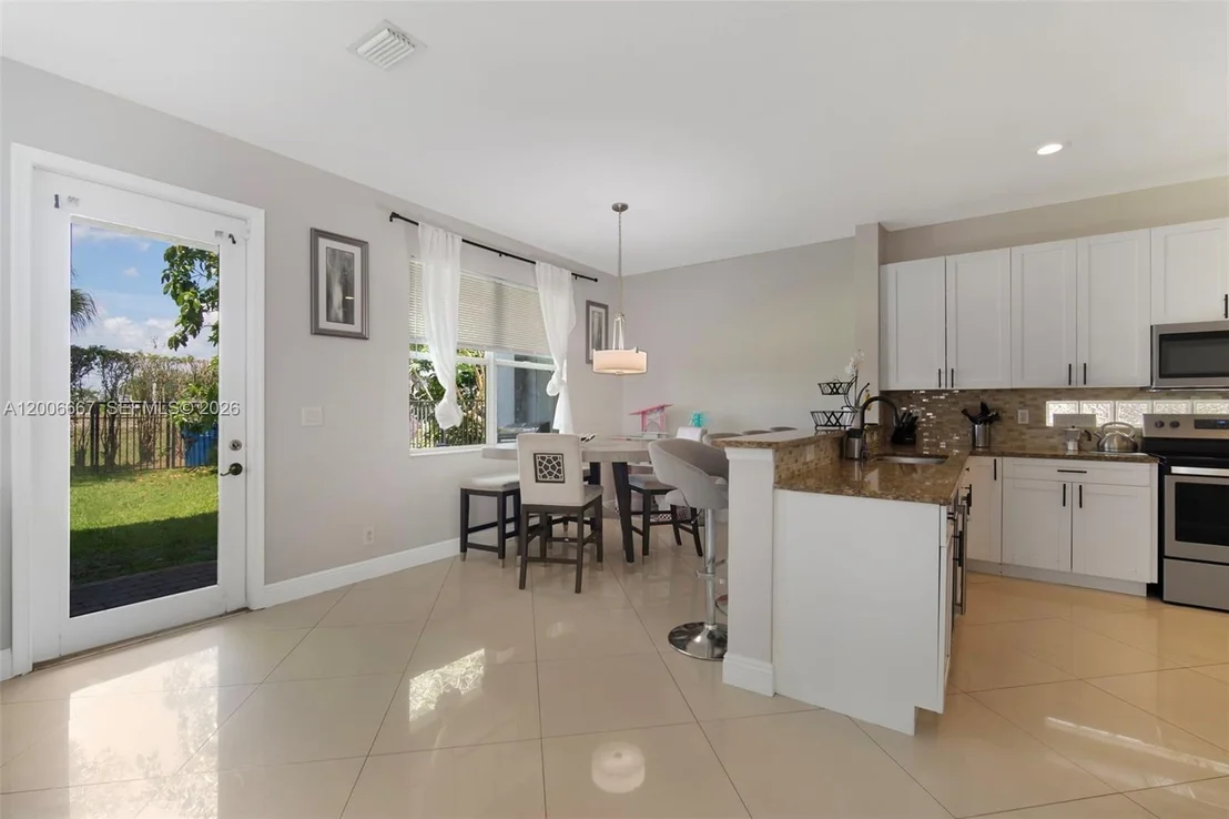 Photo of 1225 Rosegate Blvd