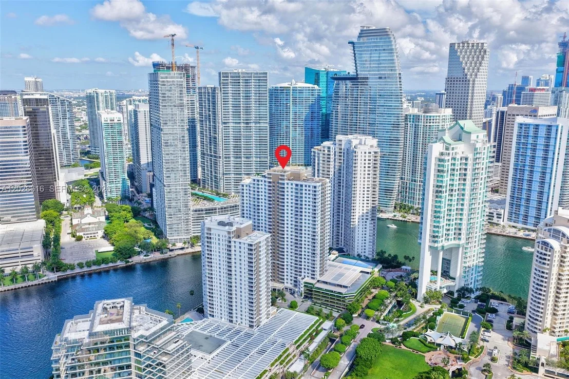 Photo of Unit 906 at 801 Brickell Key Blvd