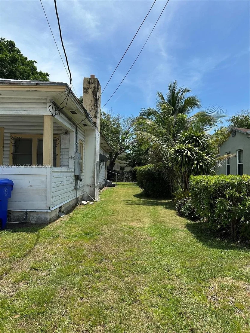 Photo of 3566 Thomas Ave