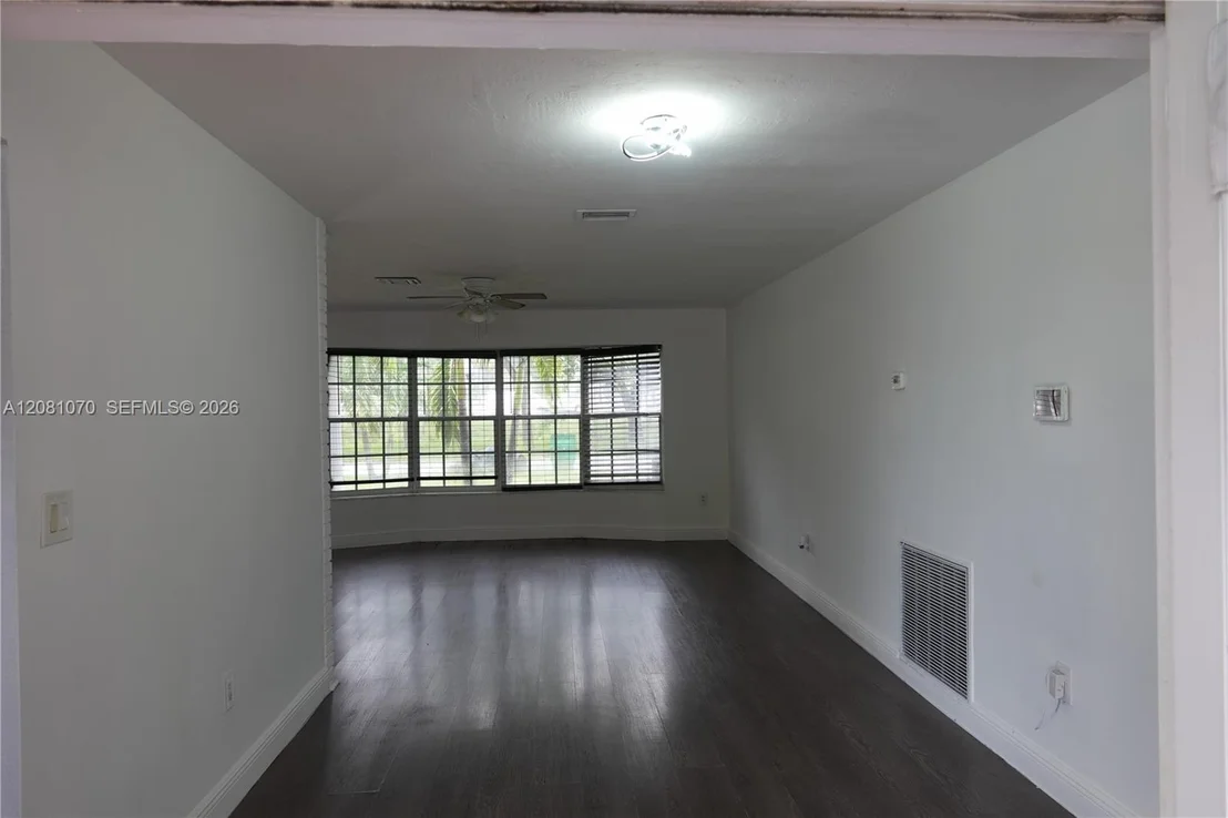 Photo of 2081 Utopia Dr