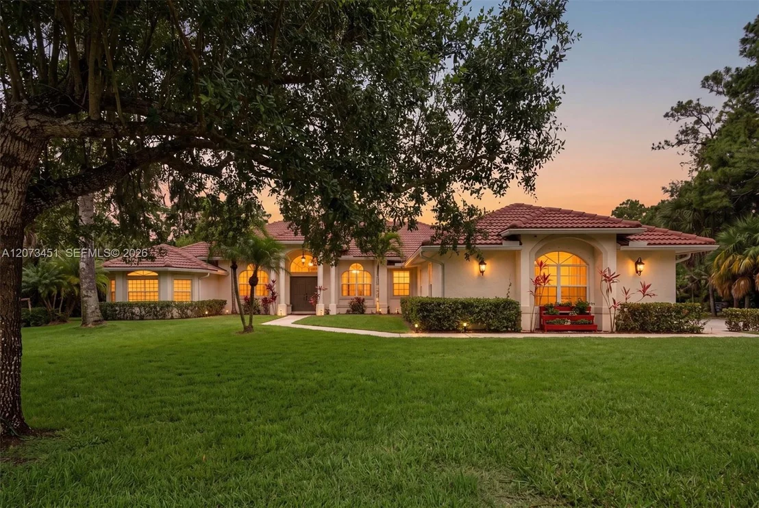Photo of 1215 Stallion Dr