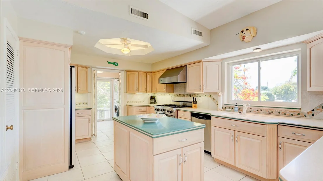 Photo of 1101 Mastic Street