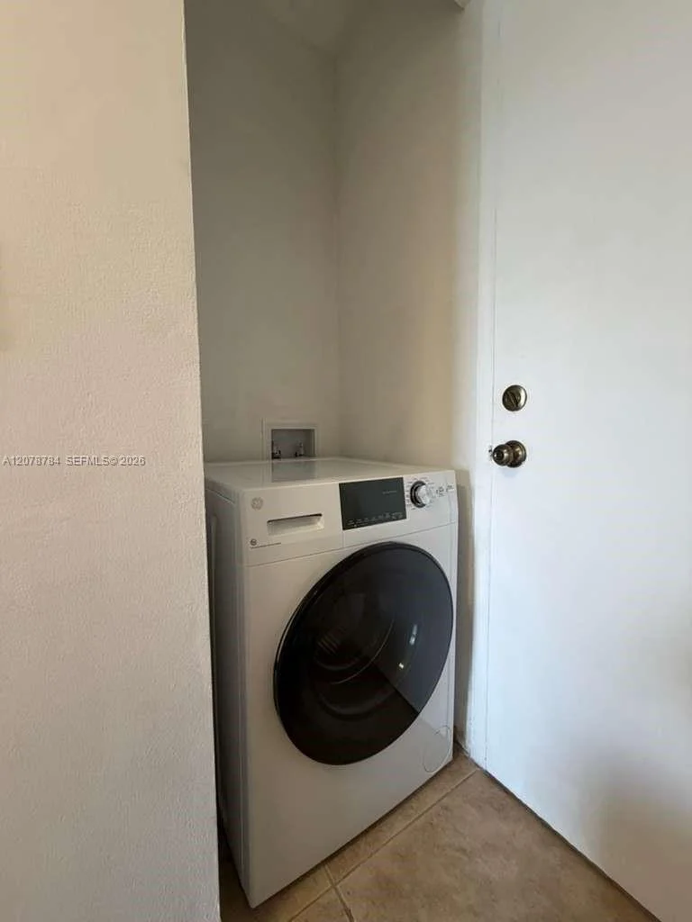 Photo of Unit 5C at 77 Crandon Blvd