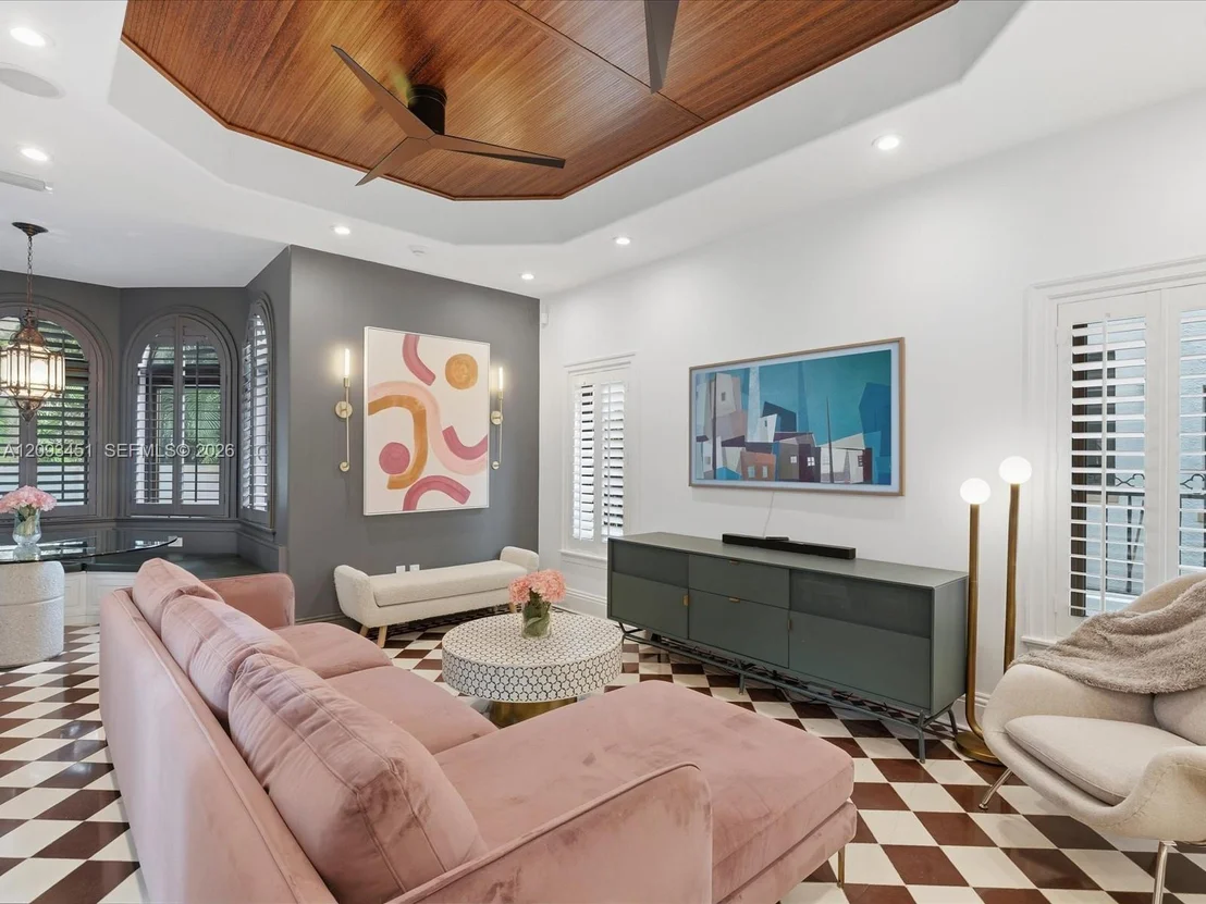 Photo of 421 Sarto Ave