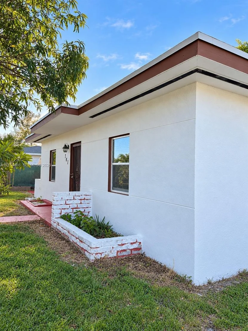 Photo of 741 Jann Ave