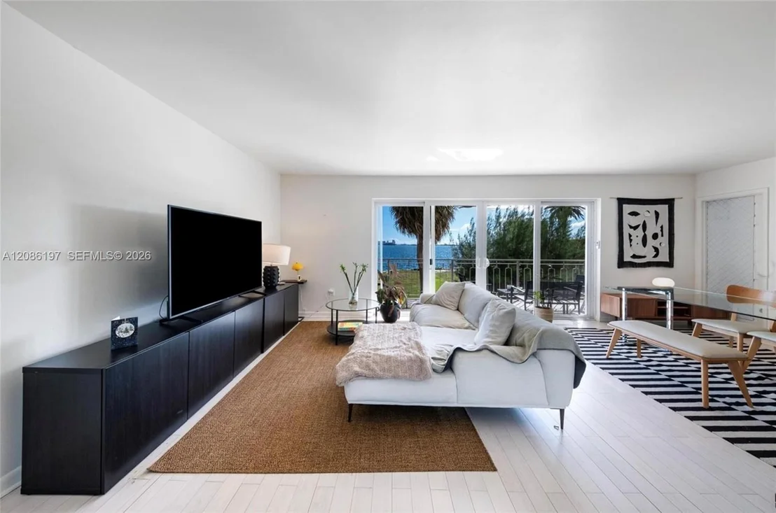 Photo of Unit 2D at 11111 Biscayne