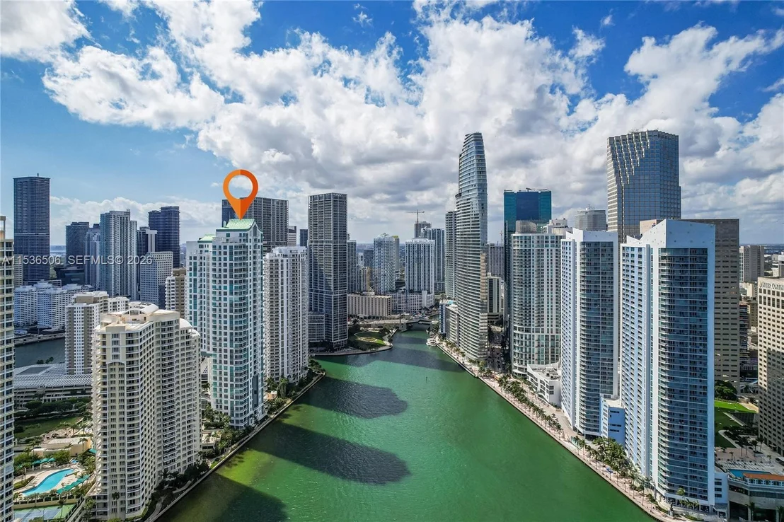 Photo of Unit 1002 at 900 Brickell Key Blvd