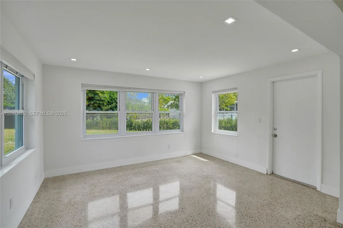Photo of 2125 Alamanda Dr