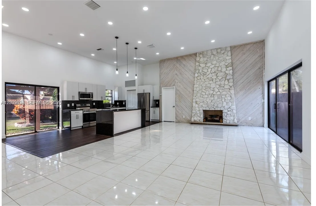 Photo of 601 Leslie Dr