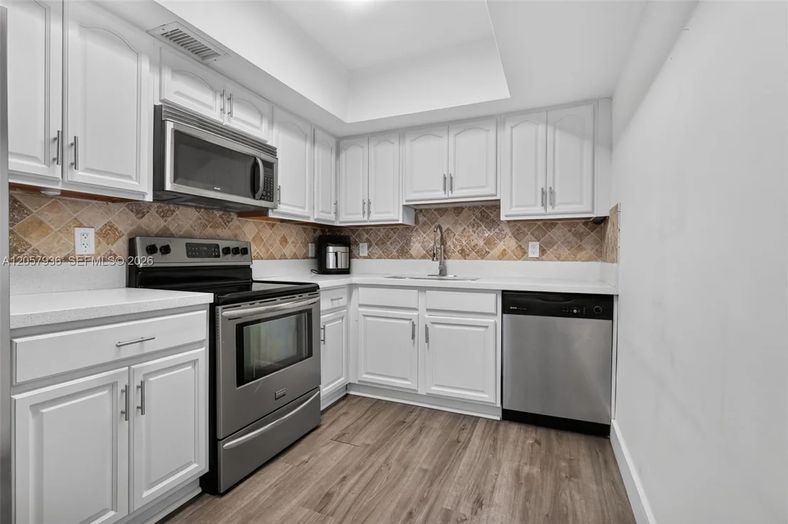 Photo of Unit 310 at 2100 Diana Dr
