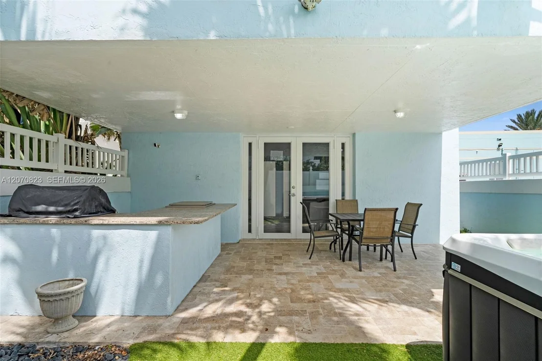 Photo of 311 N N Surf Rd