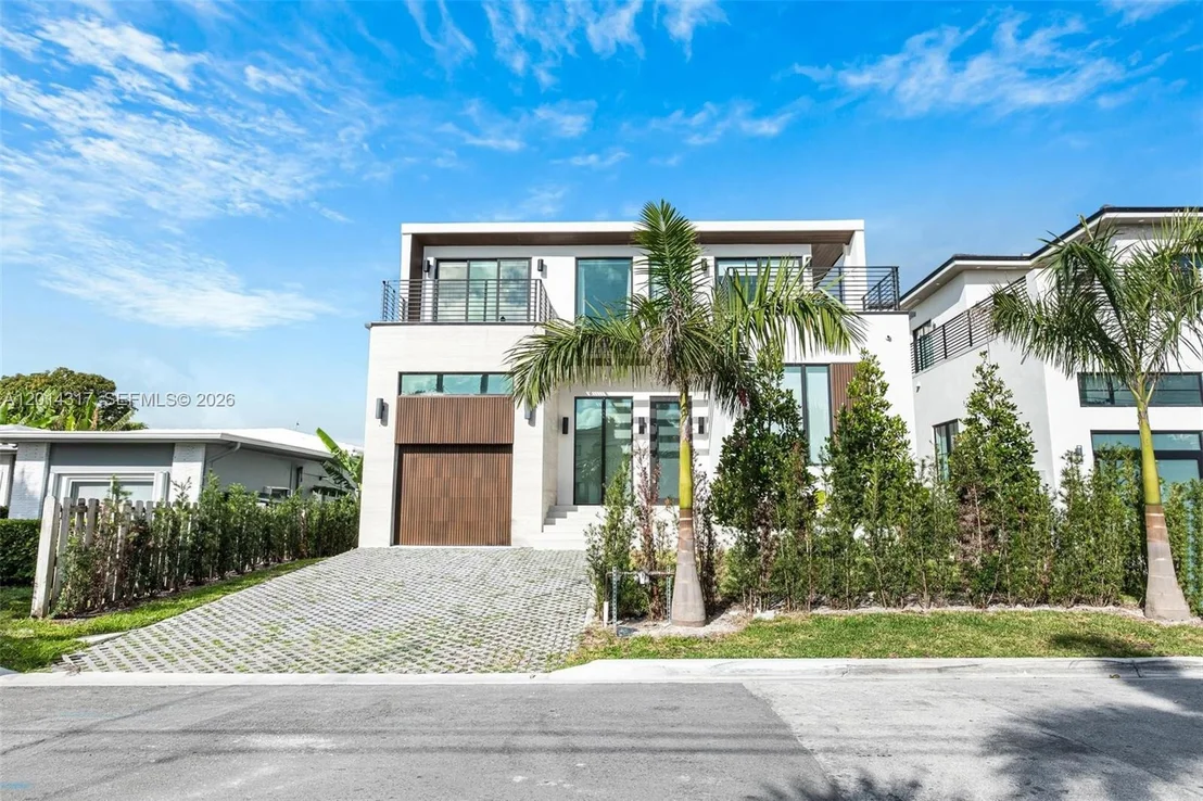 Photo of 9280 Byron Ave