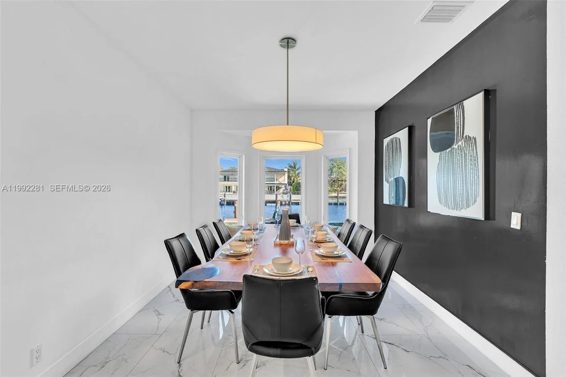 Photo of 472 Sunset Dr