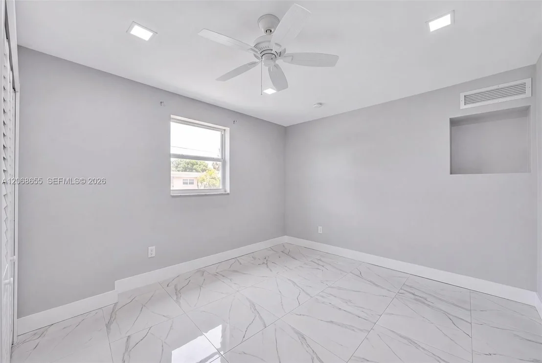 Photo of 700 W 51st Pl