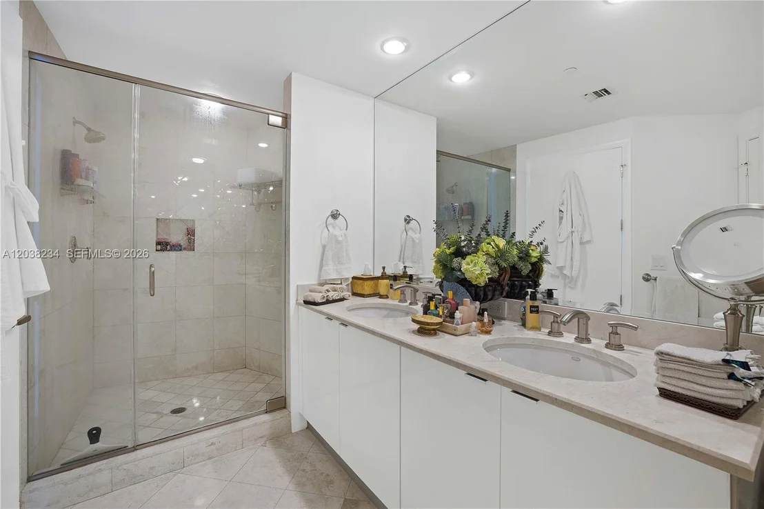 Photo of Unit 2408 at 901 Brickell Key Blvd