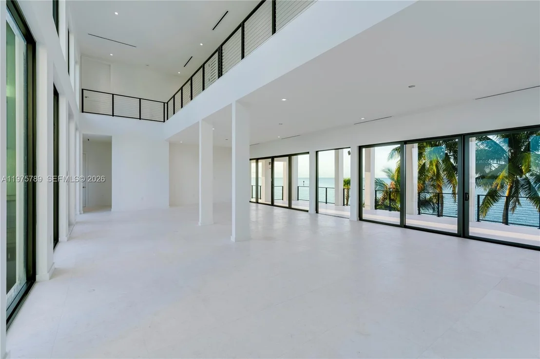 Photo of 650 Lugo Ave