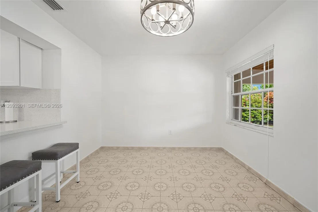 Photo of 1250 W 34th St