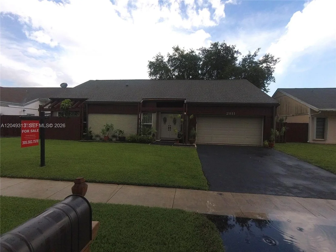 Photo of 2811 Devonwood Ave