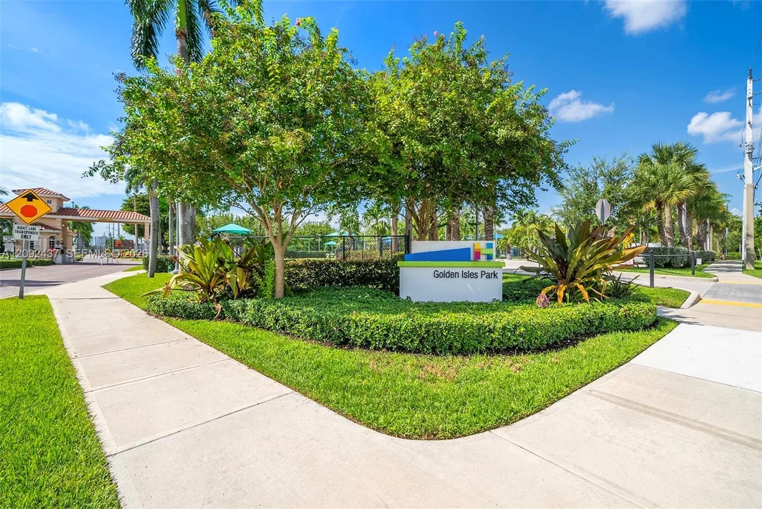 Photo of 507 Palm Dr
