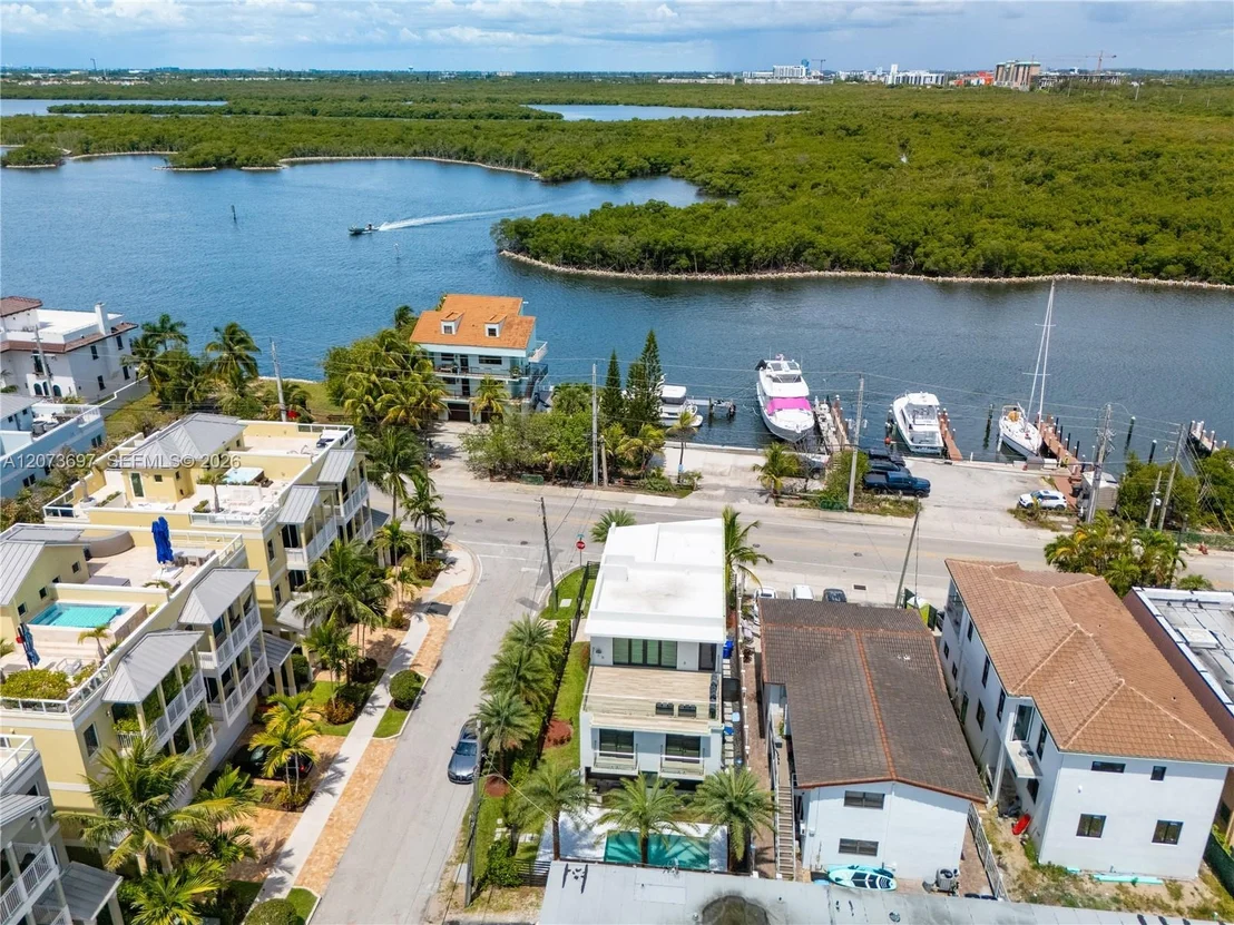 Photo of 5601 N Ocean Dr