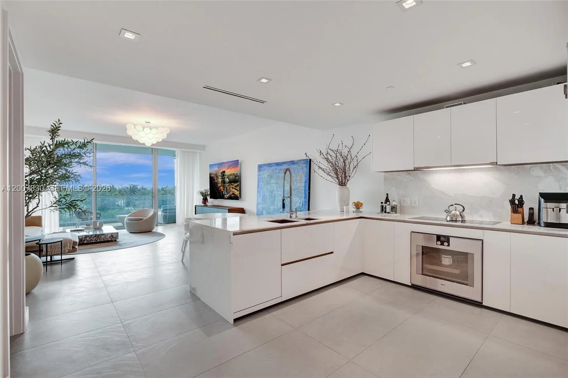 Photo of Unit 404 at 10201 Collins Ave