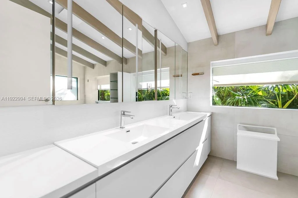 Photo of 4095 Battersea Rd