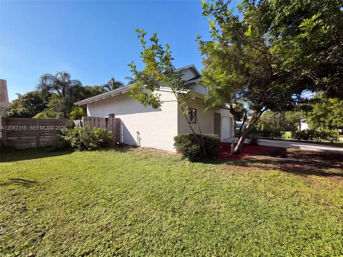 Photo of 2496 Douglas Ave