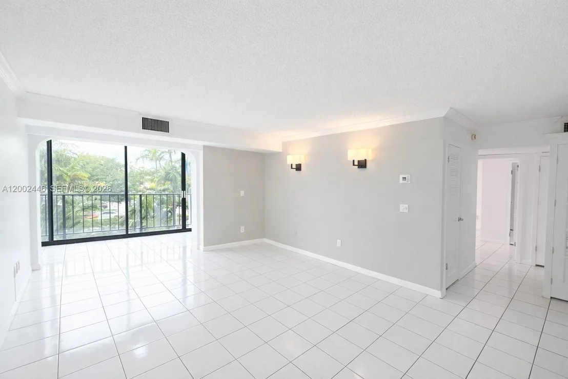 Photo of Unit 3C at 77 Crandon Blvd