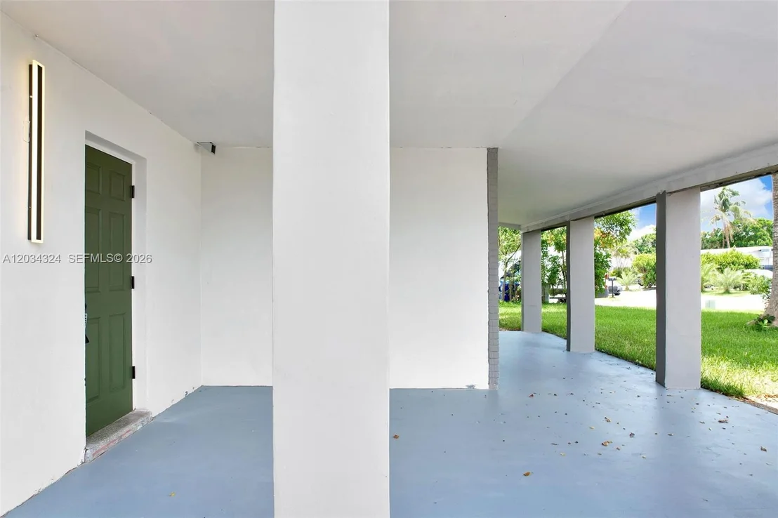 Photo of 3140 NE 9th Ter