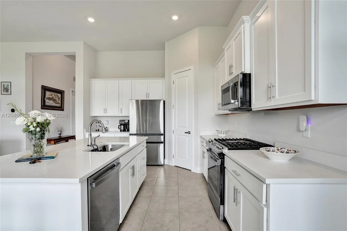 Photo of 8147 Juniper Dr