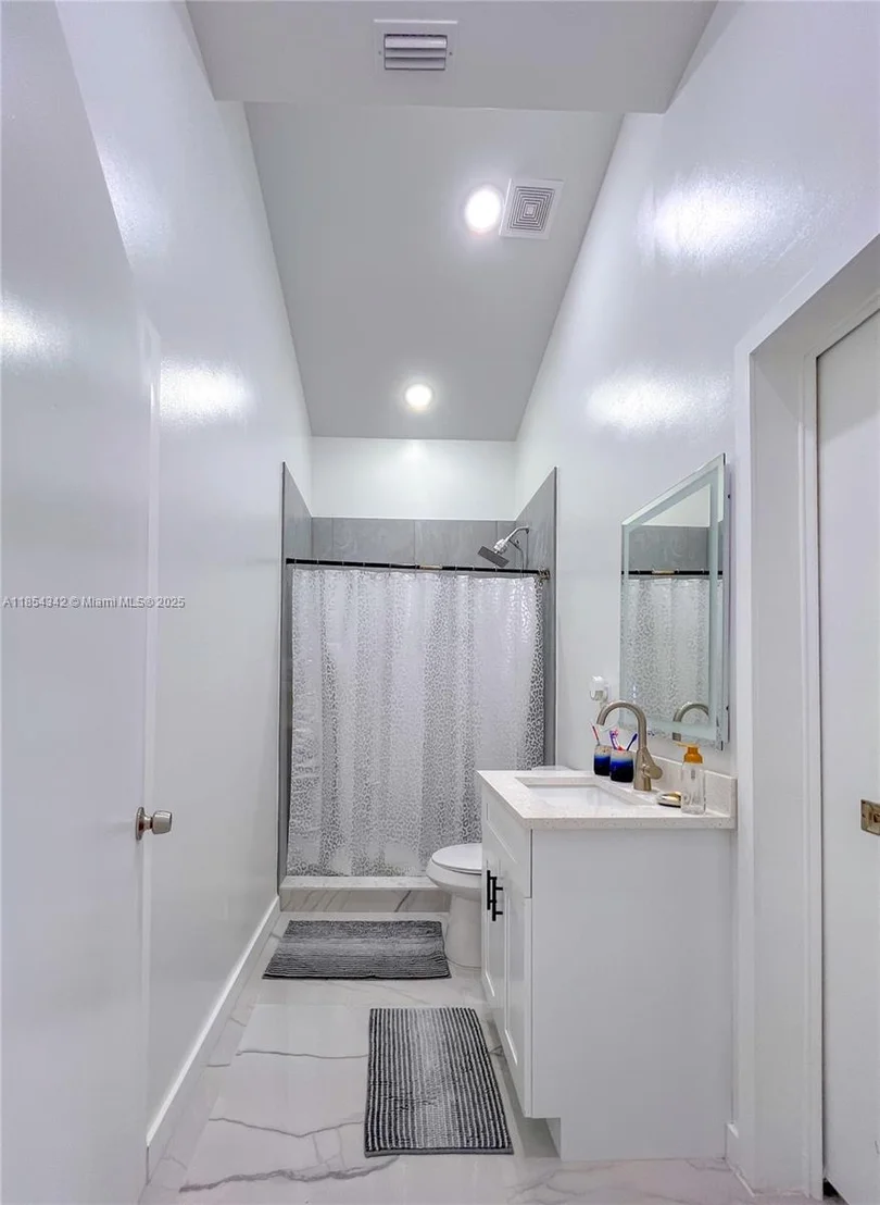 Photo of 395 Pace Avenue
