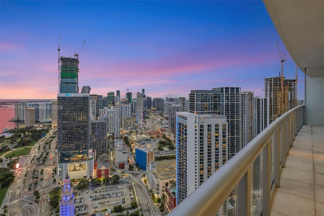 Photo of Unit 5404 at 888 Biscayne Blvd