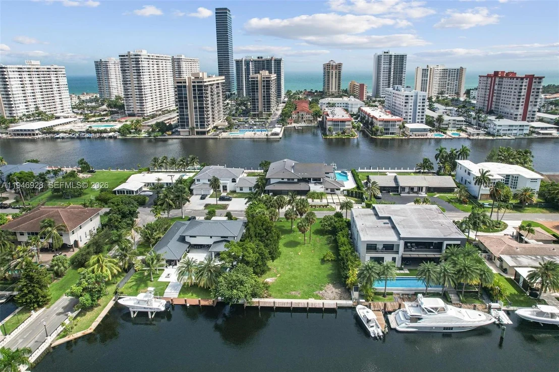 Photo of 606 Palm Dr