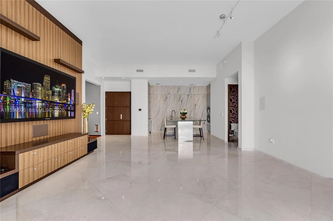 Photo of Unit 1002 at 900 Brickell Key Blvd