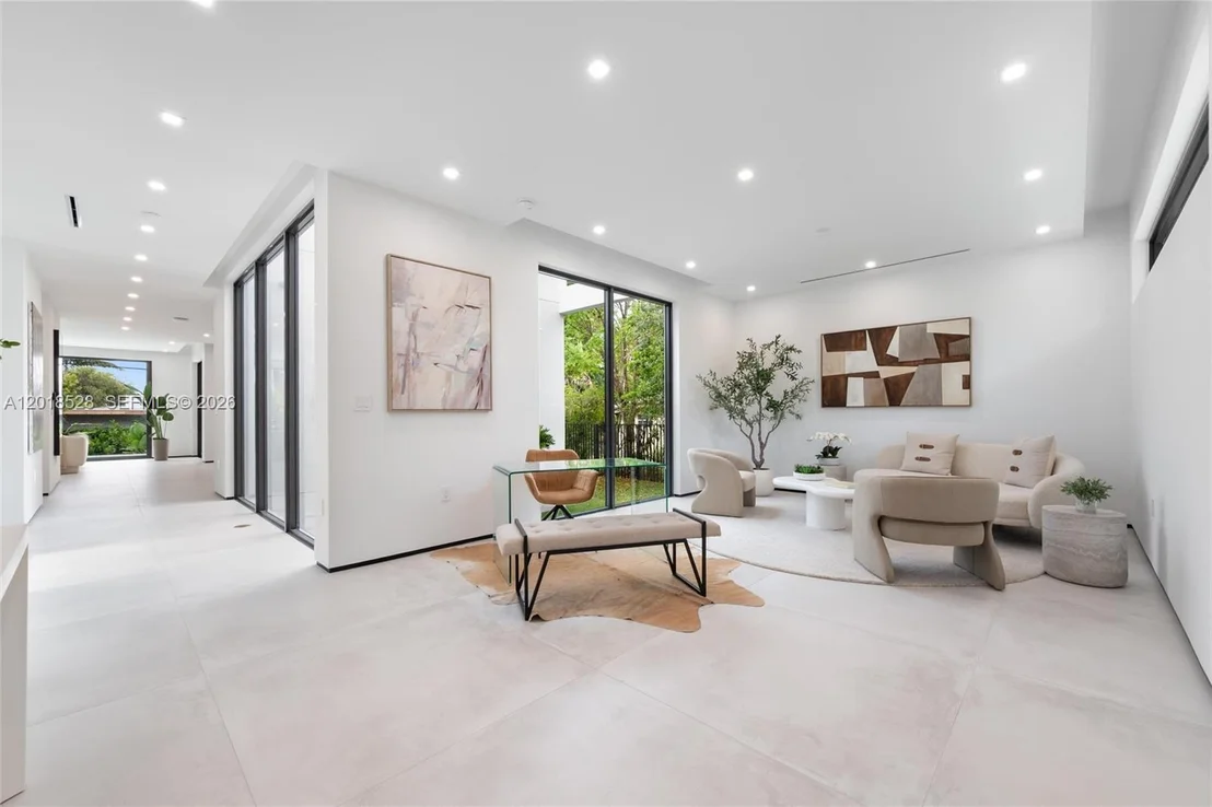 Photo of 2096 Alamanda Dr