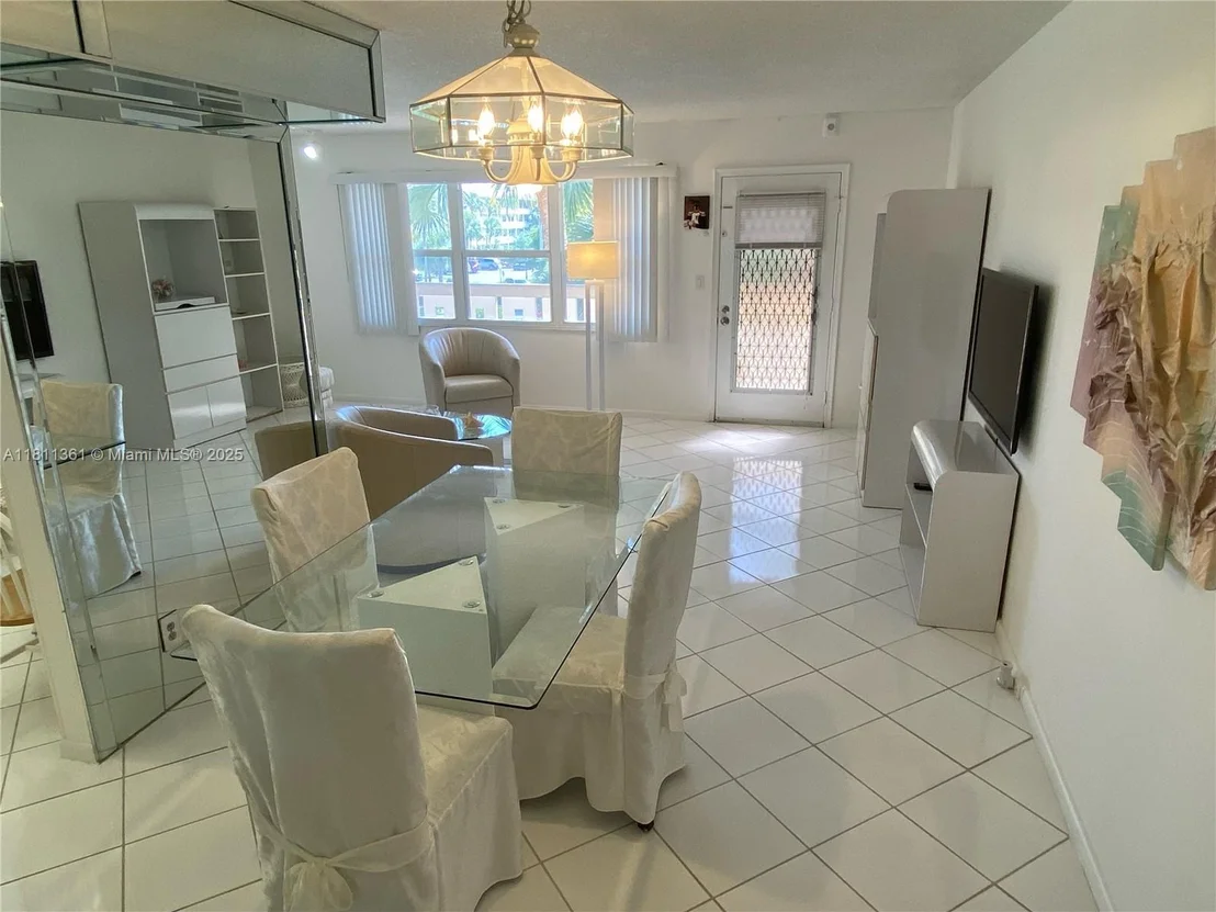 Photo of Unit G3 at 1902 Bermuda Cir