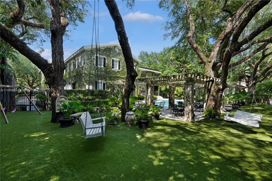 Photo of 612 Sunset Dr