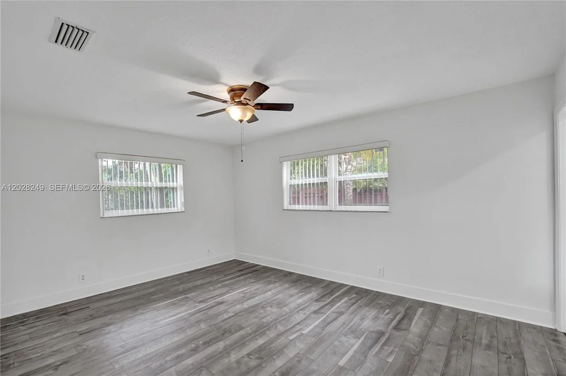 Photo of 417 SE 4th St