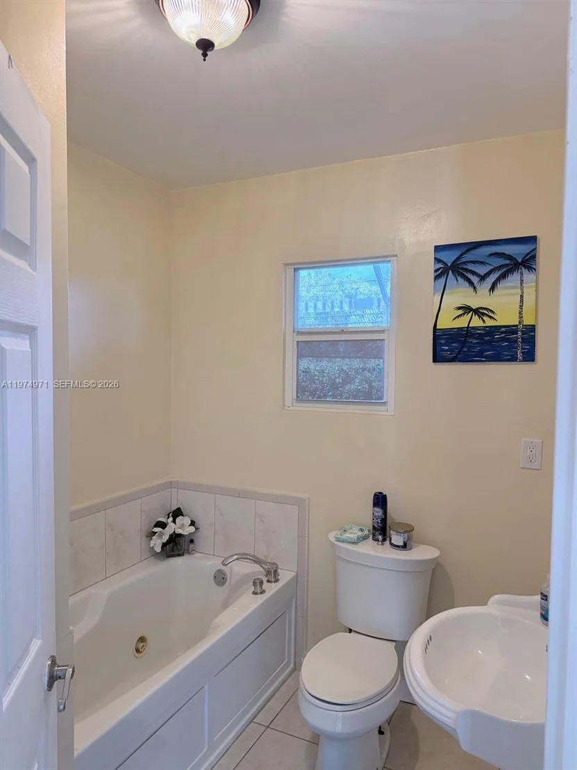 Photo of 212 Banyan Ln