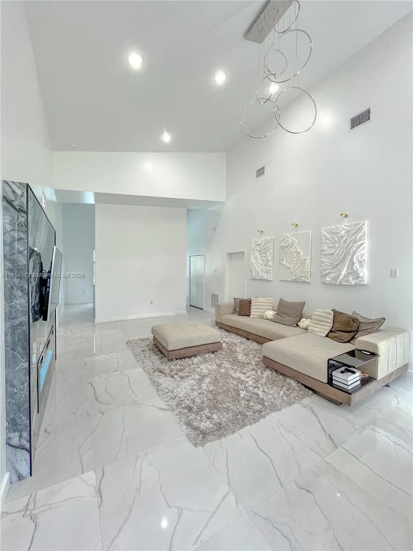 Photo of 395 Pace Avenue